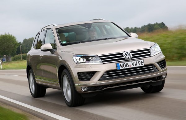 Специалисты сравнили два поколения кроссовера Touareg от Volkswagen