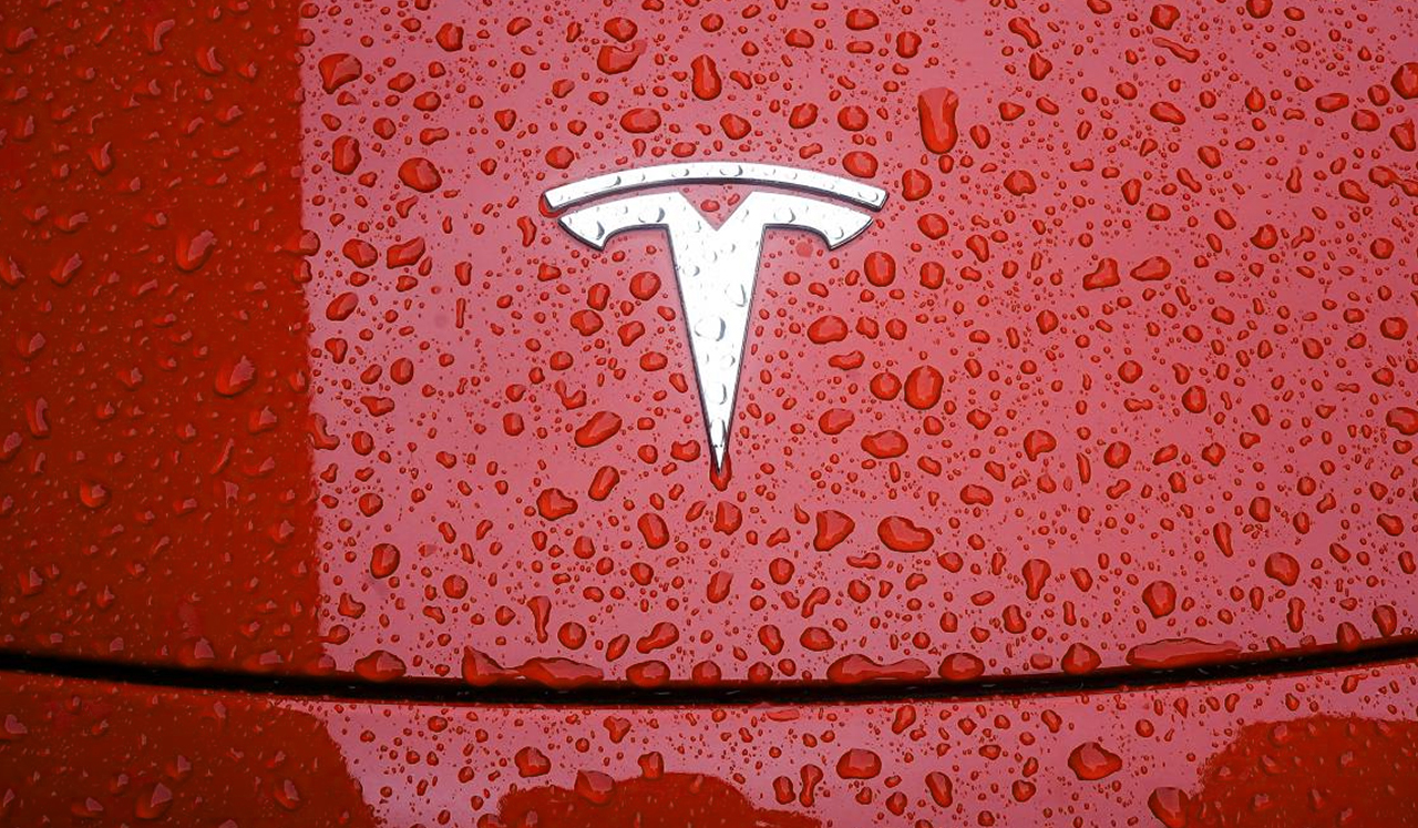 Tesla снова отзывает электромобили из-за программной ошибки  - Колумб Трейд