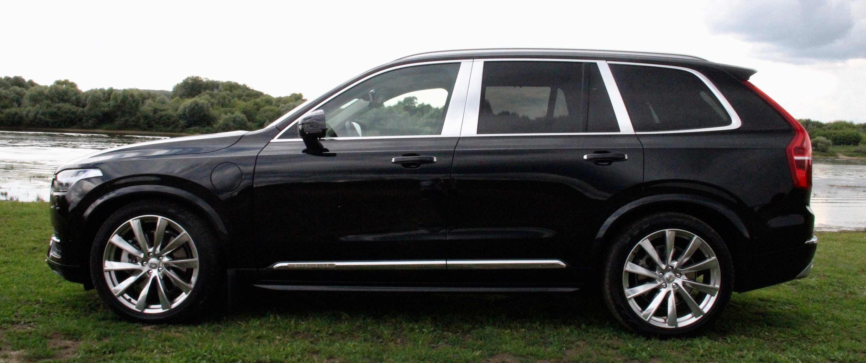 Тест-драйв гібридного позашляховика Volvo XC90