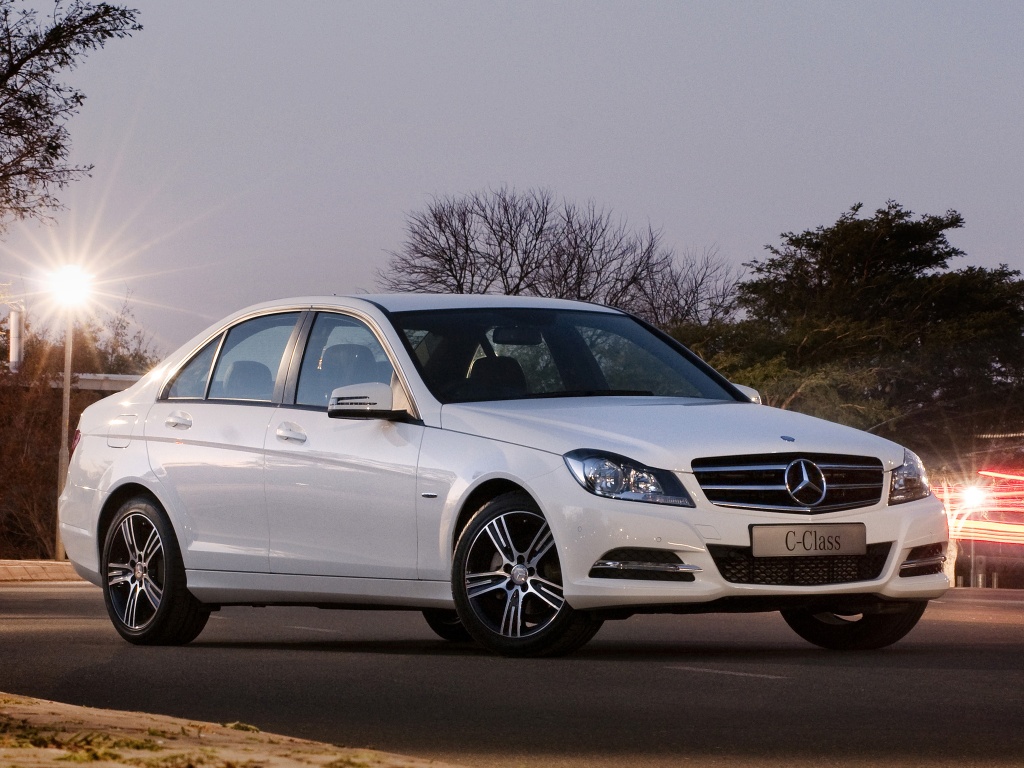 Mercedes C 300 2013.jpg Mercedes C 300 2013.jpg