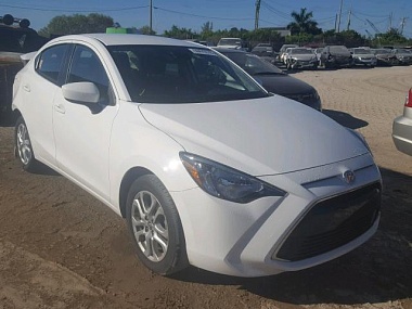 TOYOTA YARIS 2017