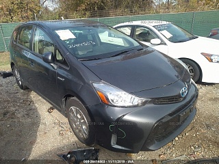   TOYOTA PRIUS V, 2015