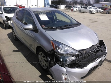   TOYOTA PRIUS C, 2015