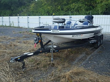 SKEE BOAT